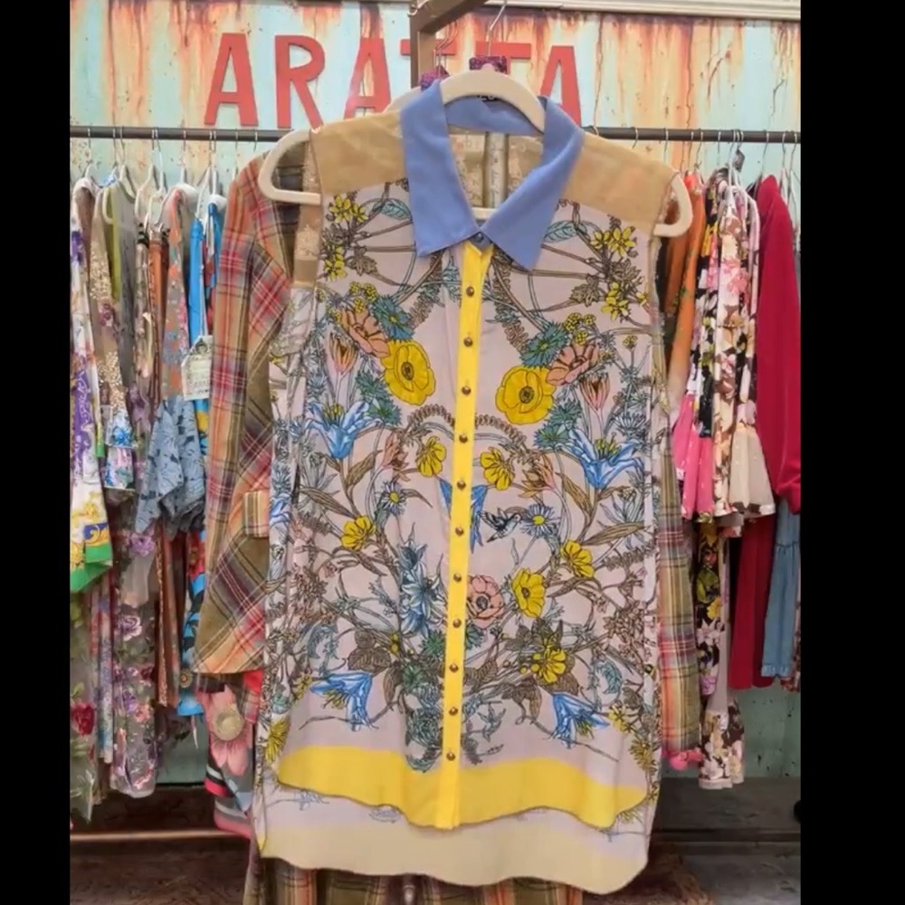 Floral Button-Front Sleeveless Top with Contrast Collar - Blue/Yellow